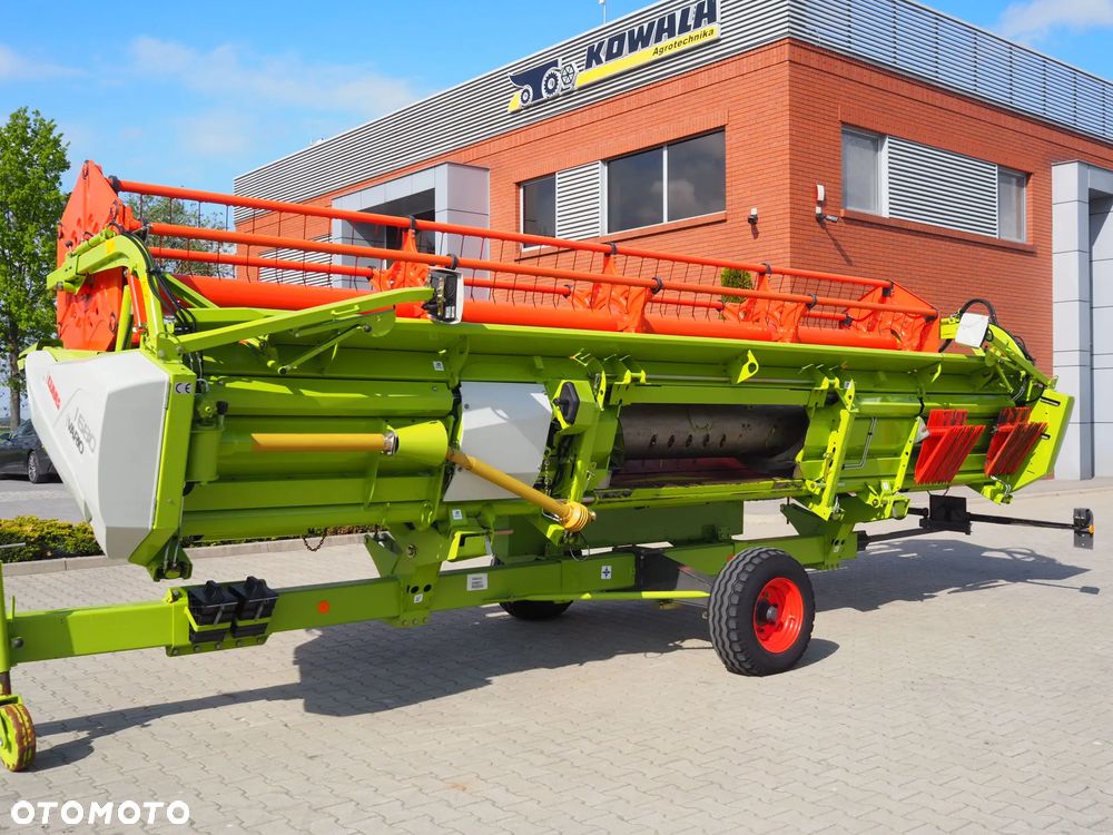 Claas Tucano 570 + V680 - 12