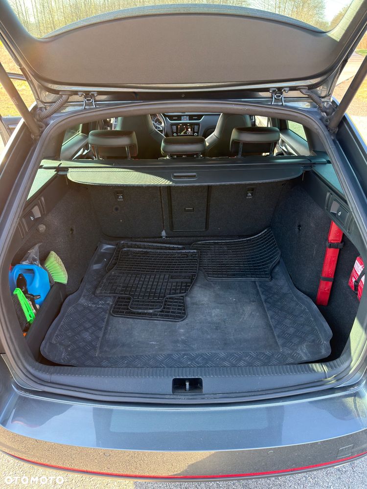 Skoda Octavia 2.0 TDI DSG RS - 27