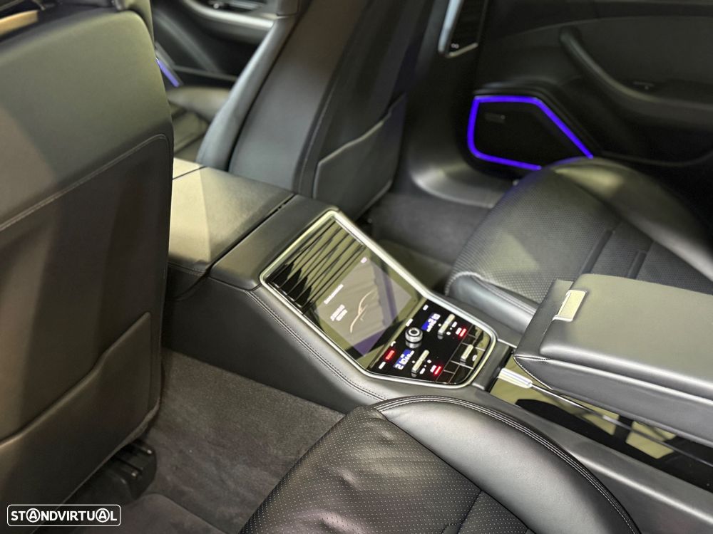 Porsche Panamera 4 E-Hybrid - 40