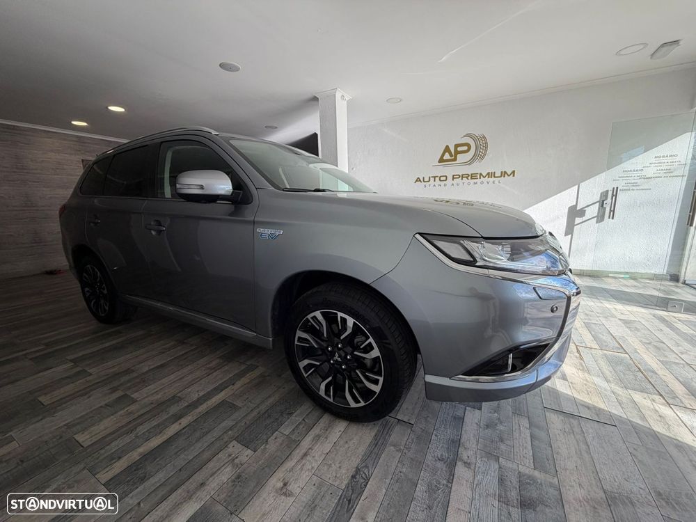 Mitsubishi Outlander 2.0 Instyle Navi - 4