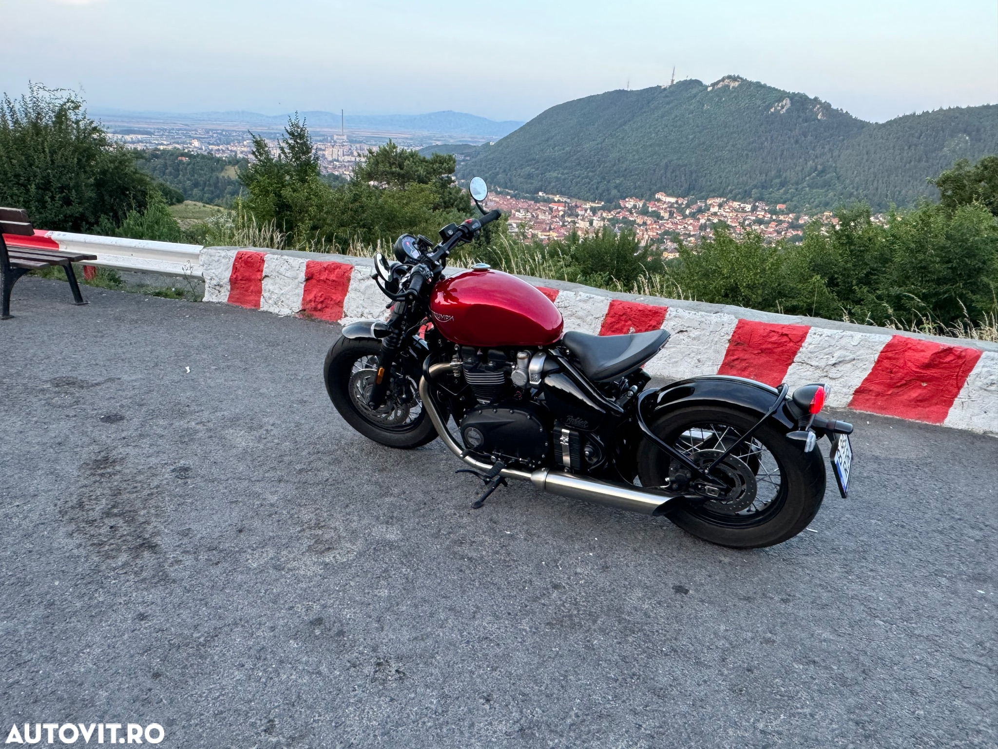 Triumph Bonneville Bobber - 11