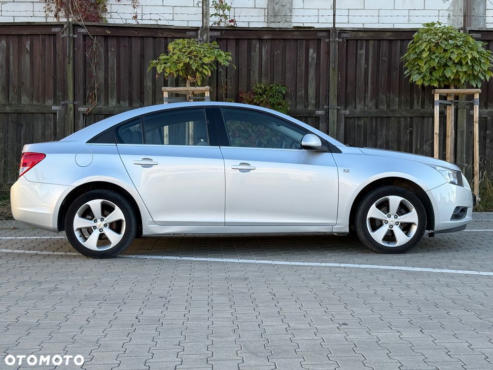 Chevrolet Cruze 1.8 LS - 6