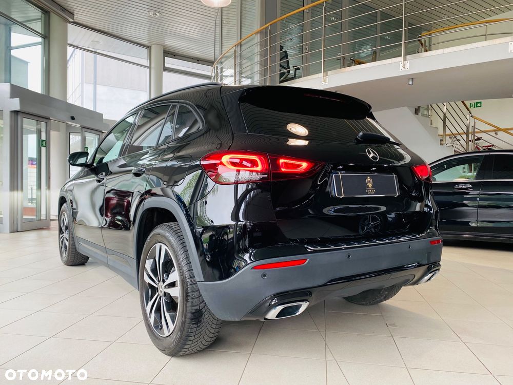 Mercedes-Benz GLA 180 Progressive - 8
