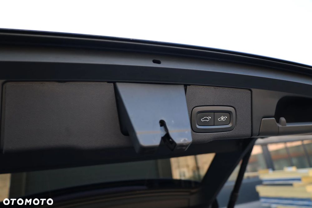 Volvo XC 60 B5 B AWD Plus Dark - 34