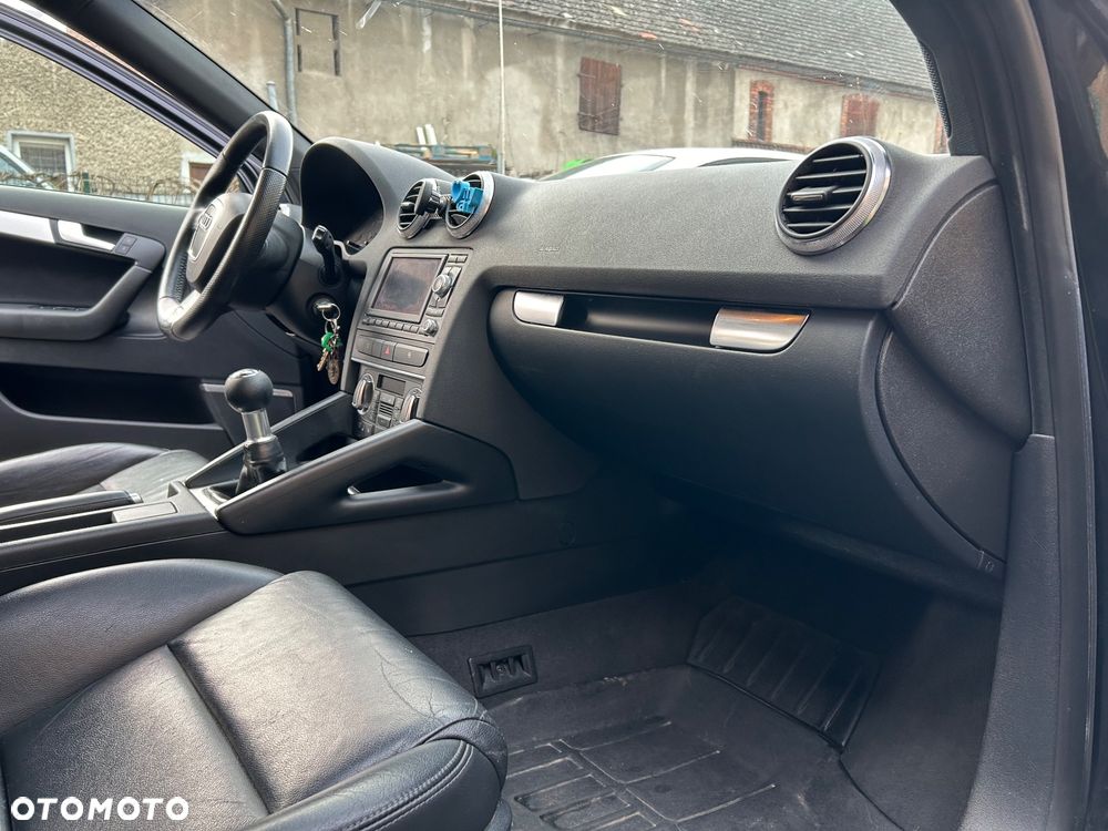 Audi A3 Sportback 2.0 TDI DPF Ambiente - 16