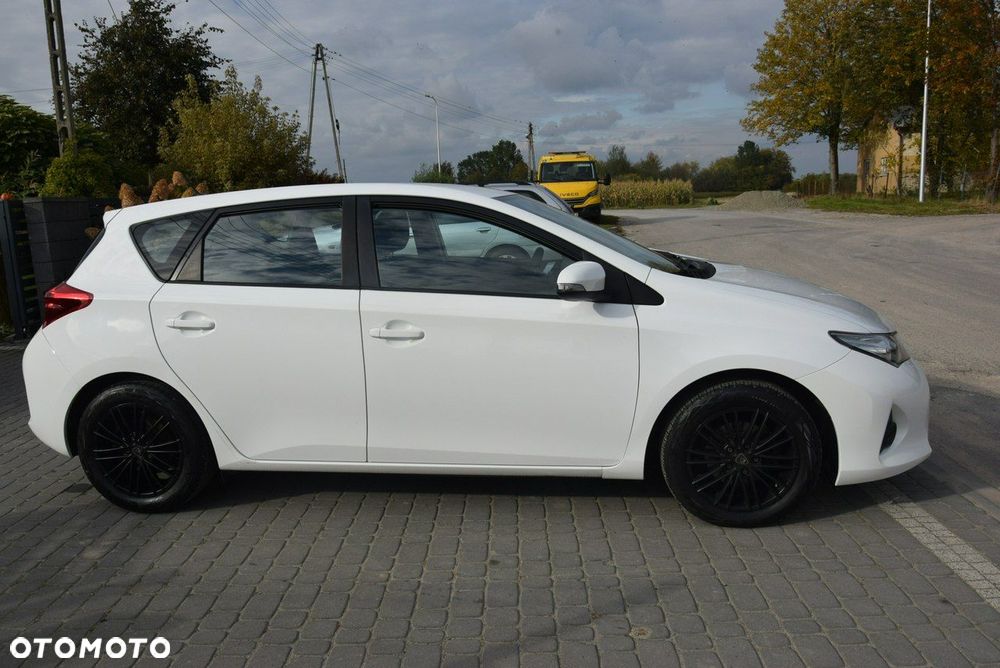 Toyota Auris - 10