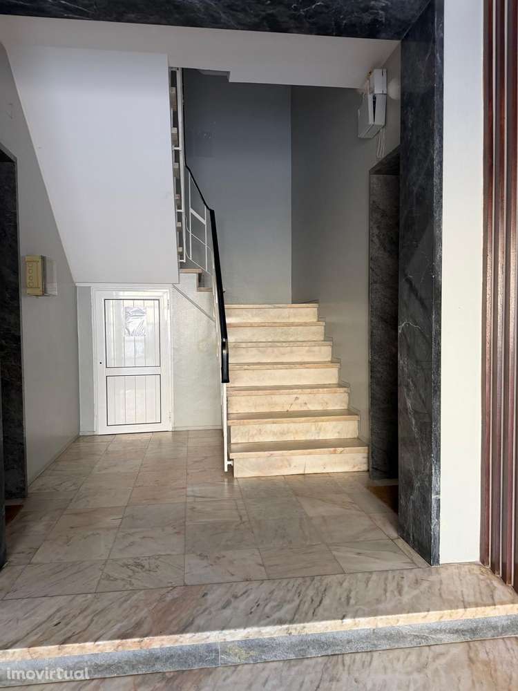 Excelente  T4 Totalmente remodelado situado no  Montalvão  em Setúbal. - Grande imagem: 2/13