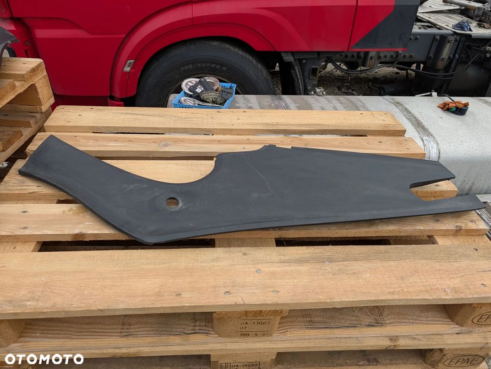 OSŁONA LISTWA WANNY TESLA S 106047800B, 106047700B - 1