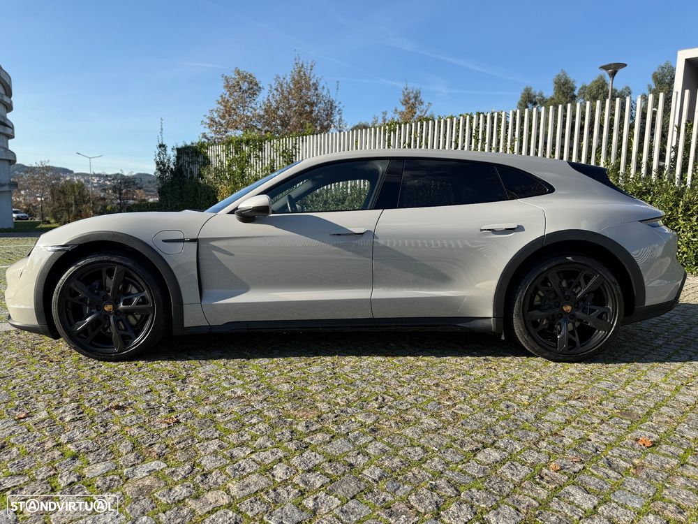 Porsche Taycan Cross Turismo 4 - 11