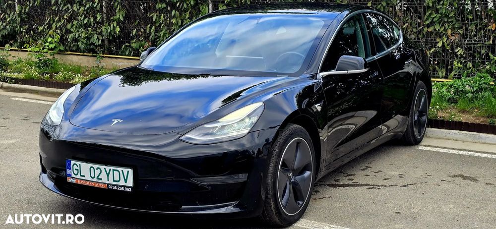 Tesla Model 3 - 1