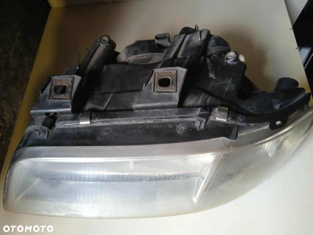 Audi A6 C5 Lampa przednia lewa, prawa - 2