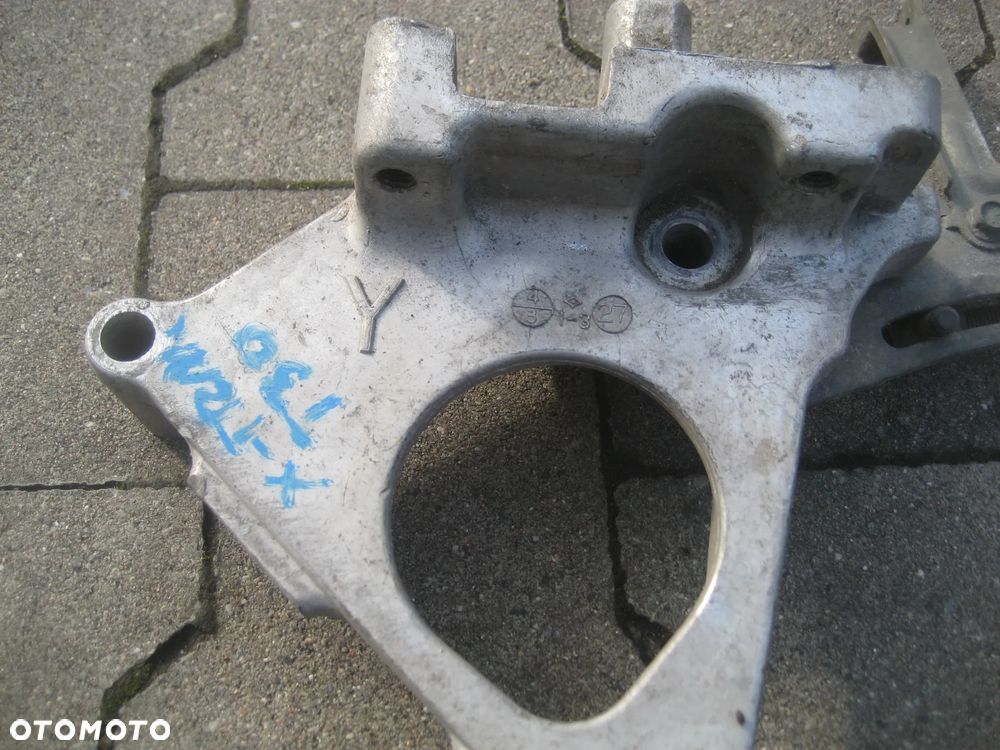 nissan x trail t30 01-06r 2,2 dci łapa wspornik silnika - 2