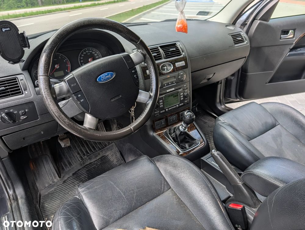 Ford Mondeo 2.5 V6 Ghia X100 / X - 2