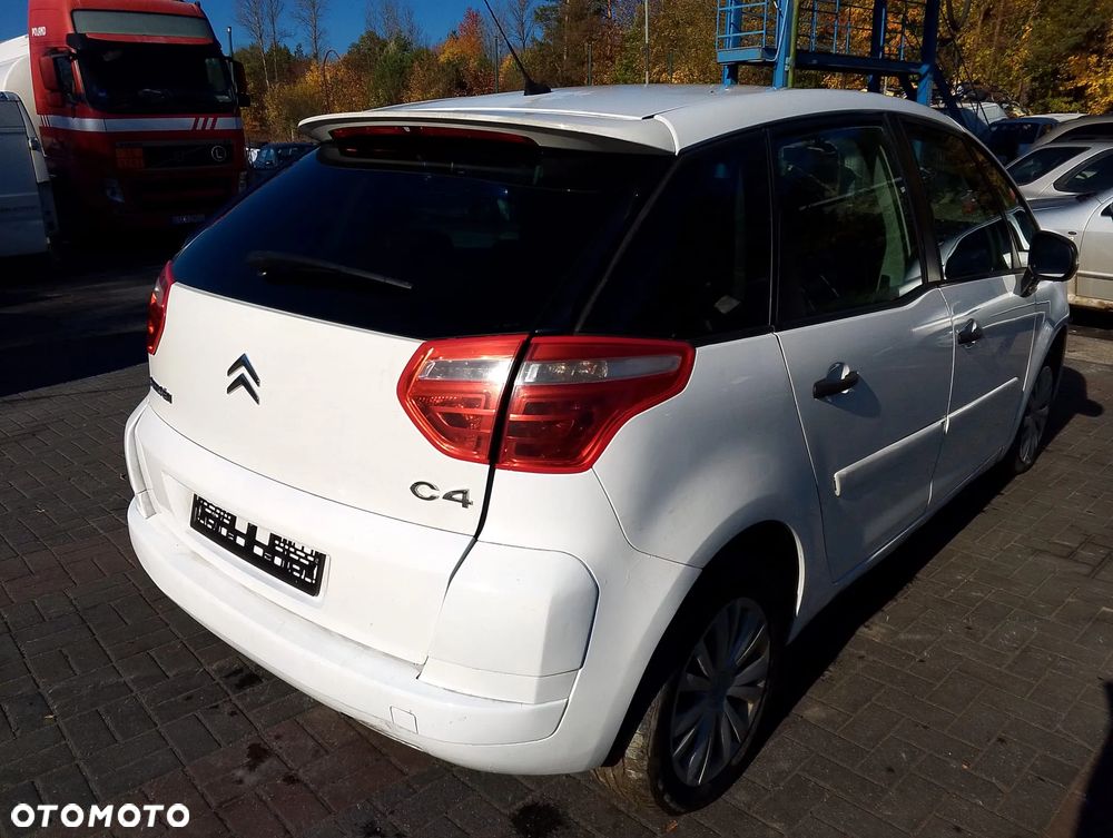 Citroen C4 Picasso (06-10.) 1.6 HDI 108KM. Silnik DV6TED4 Skrzynia 20DP33 lakier EWP - BANQUISE WHITE.Cały na części. GWARANCJA !!!  Przód Tył Zestaw Komplet Drzwi Klapa Zderzak Błotnik Maska Grill Atrapa Szyba Pas Lampa Lusterko Boczki Fotel Kanapa Kokpit Deska Rozdzielcza Przełącznik Włącznik Sterownik Przewody Wiązka Instalacja Moduł Komputer Czujnik Listwa Pompa Alternator Wtryski Głowica Rozrusznik Kompresor Sprzęgło Dwumas Silnik Skrzynia ABS Klimatyzacji Paliwa Wspomagania Kolektor Turbina Przepustnica Zawór Chłodnica Koło Hak Belka Sanki Zawieszenie Mcpherson Półoś Amortyzator Wydech Tłumik Zacisk Most - 7