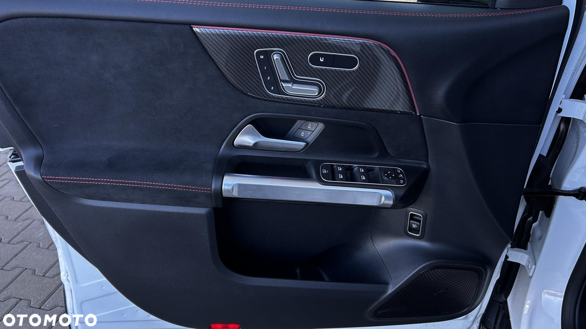 Mercedes-Benz GLB - 10