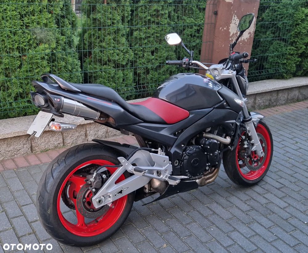 Suzuki GSR - 7