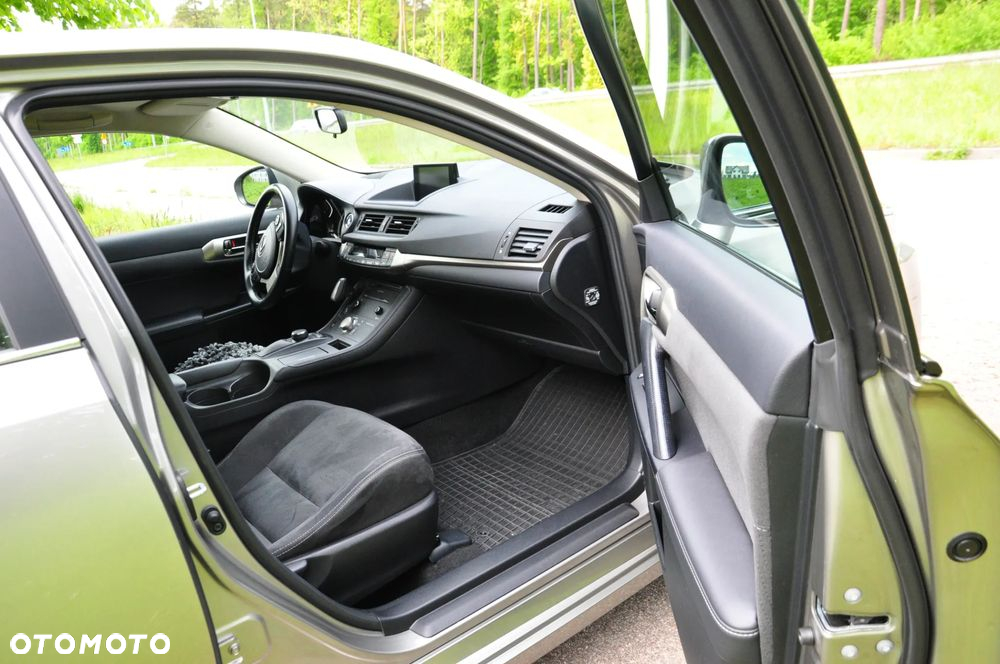 Lexus CT - 12