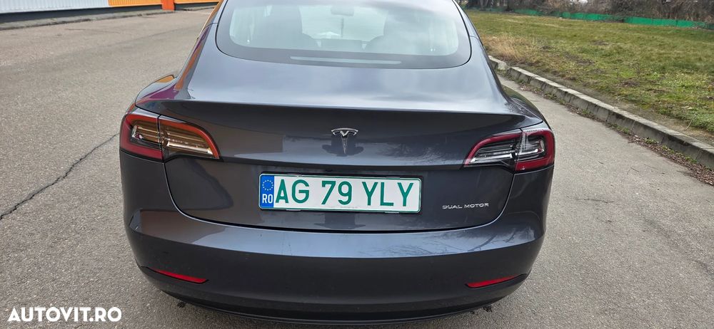 Tesla Model 3 - 4