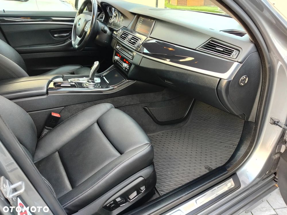 BMW Seria 5 520d xDrive Modern Line - 19