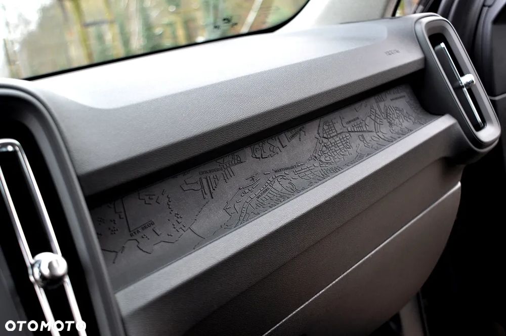 Volvo XC 40 T3 Momentum Pro - 24