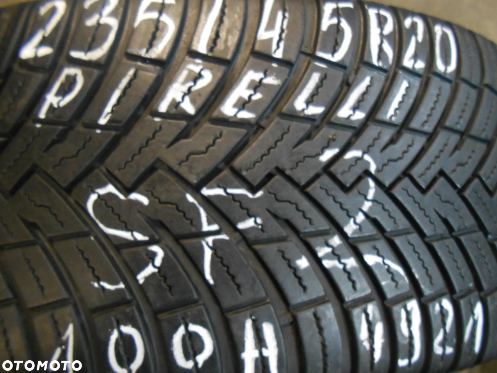 OPONY  235/45R20 PIRELLI ALL SEASON SF2 VOL DOT 2923 /  4921 7MM - 2
