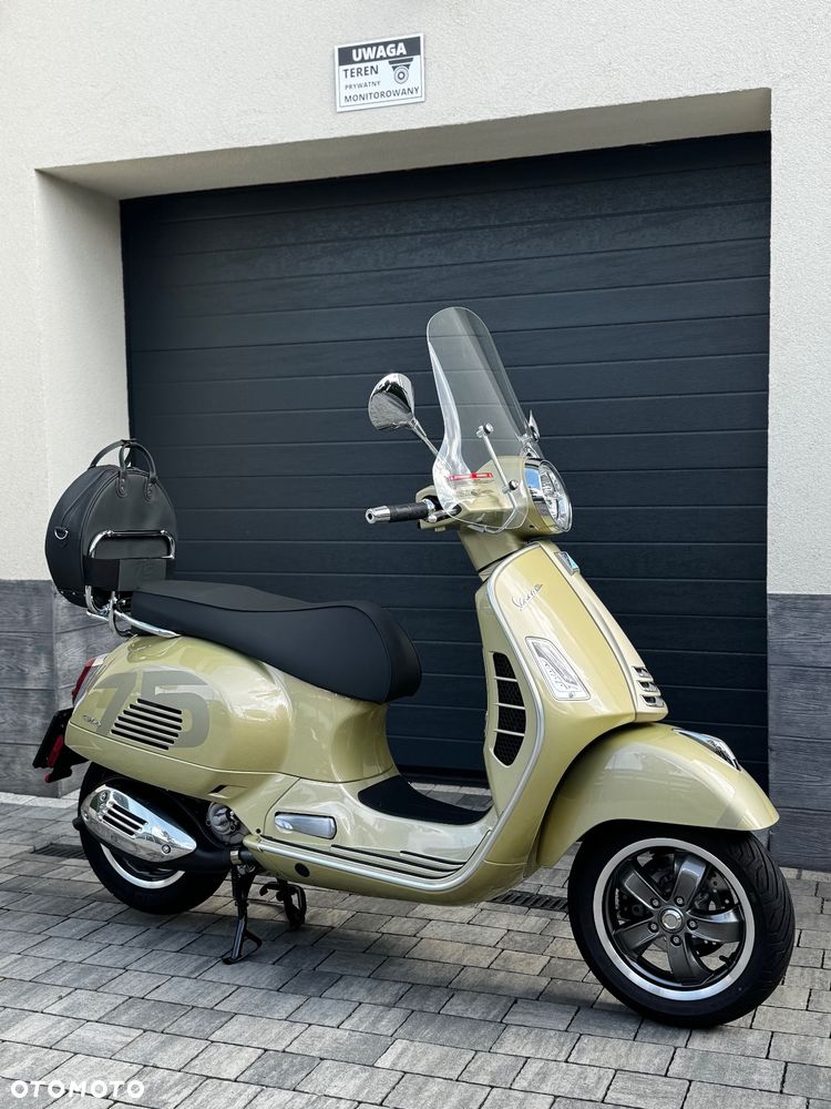 Piaggio Vespa - 18