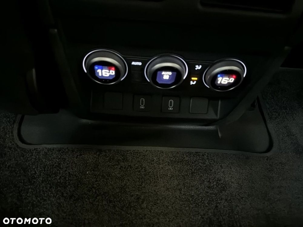 Land Rover Defender - 28