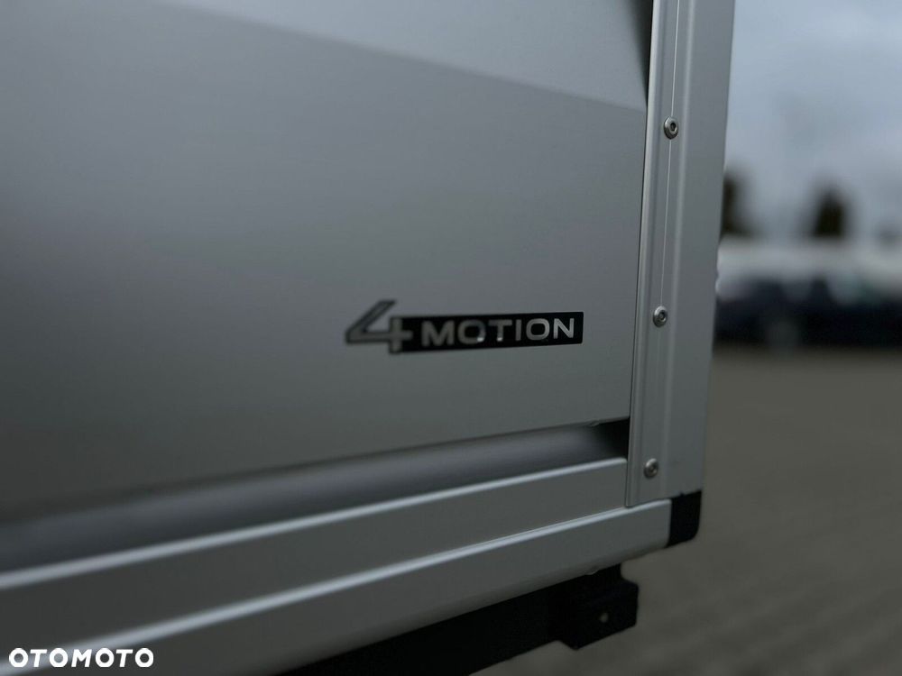 Volkswagen Crafter VOLKSWAGEN Crafter 35 Skrzyniowy z podwójną kabiną silnik: 2,0 l EU6 SCR 177 KM / skrzynia biegów: 4MOTION automatyczna 8-biegowa rozstaw osi: 3640 mm - 7