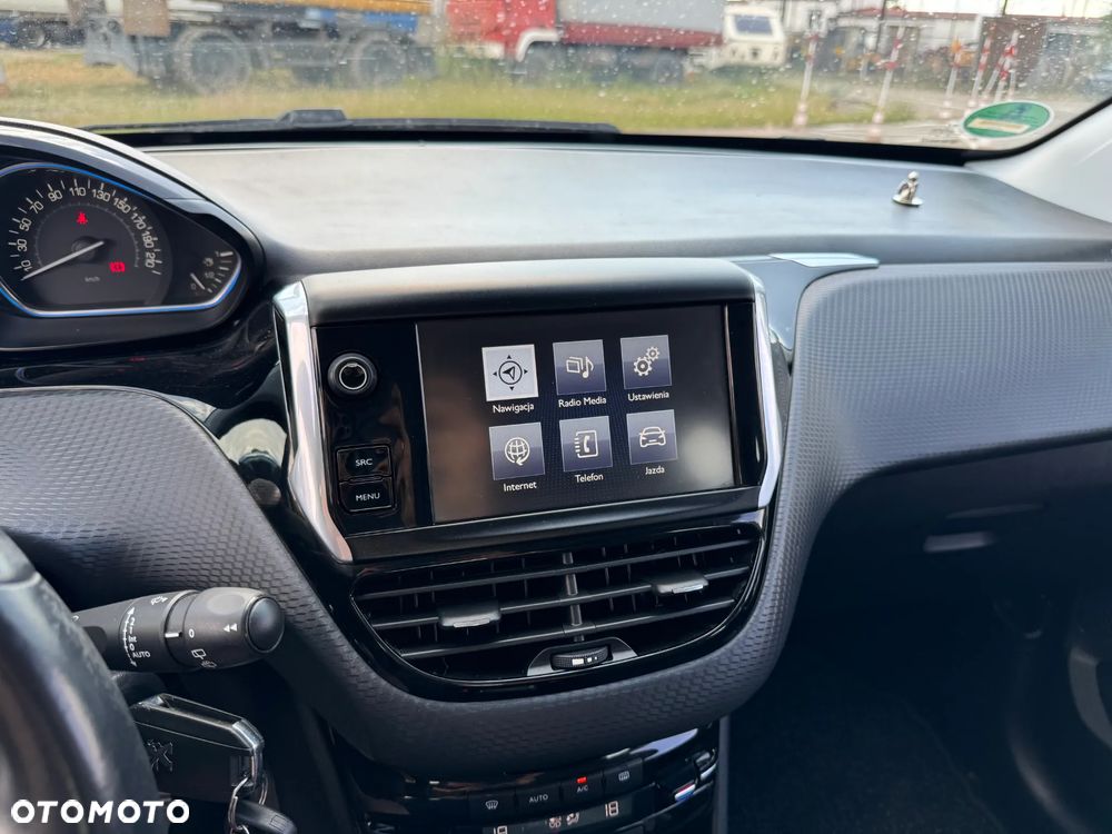 Peugeot 2008 1.2 Pure Tech GPF Allure S&S - 17