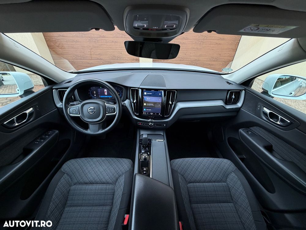 VOLVO XC60 2023 — imagine 10