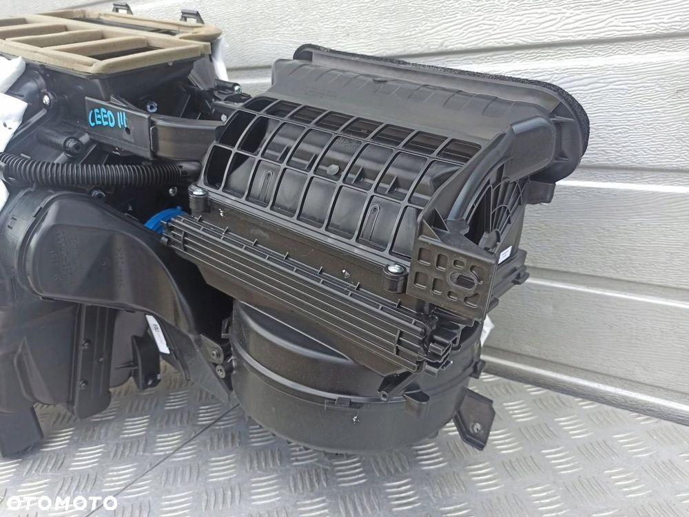 KIA CEED III LIFT NAGRZEWNICA EUROPA KOMPLETNA 2023R 97200-J7130 - 2
