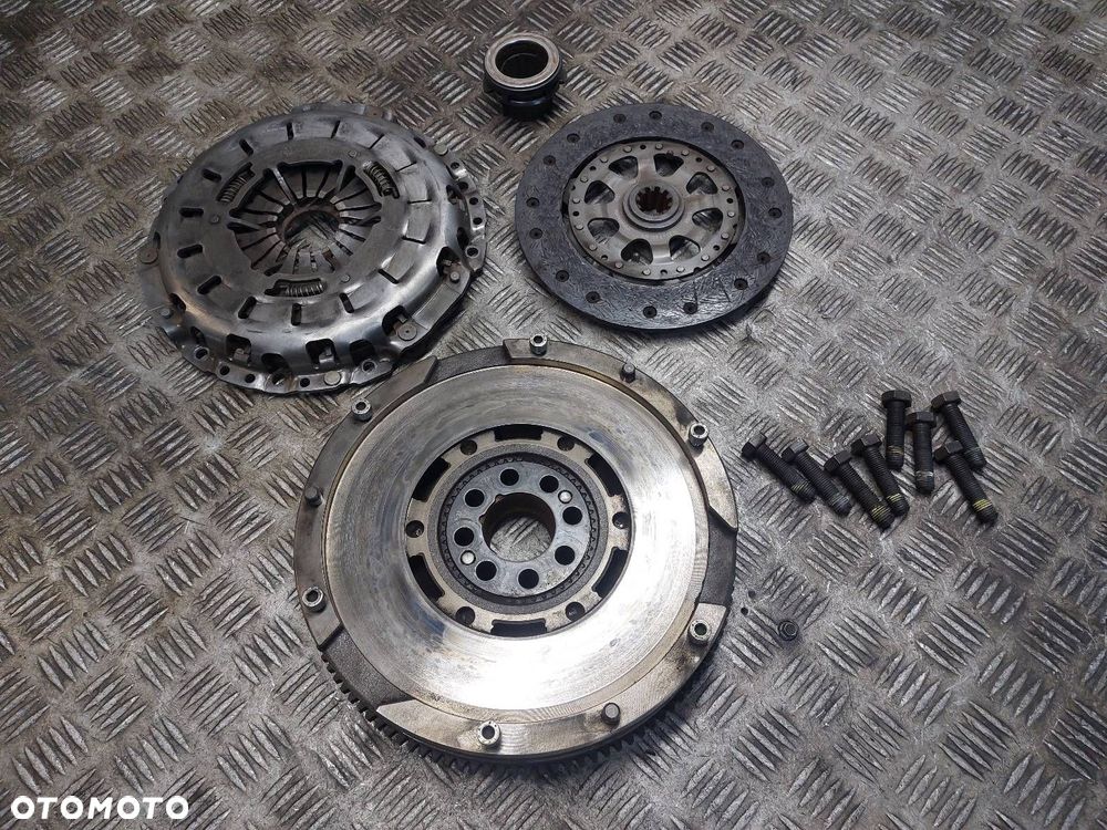 KOŁO DWUMASOWE + TARCZA + DOCISK + ŁOŻYSKO OPOROWE BMW E39 520i 2.0 24V - 1