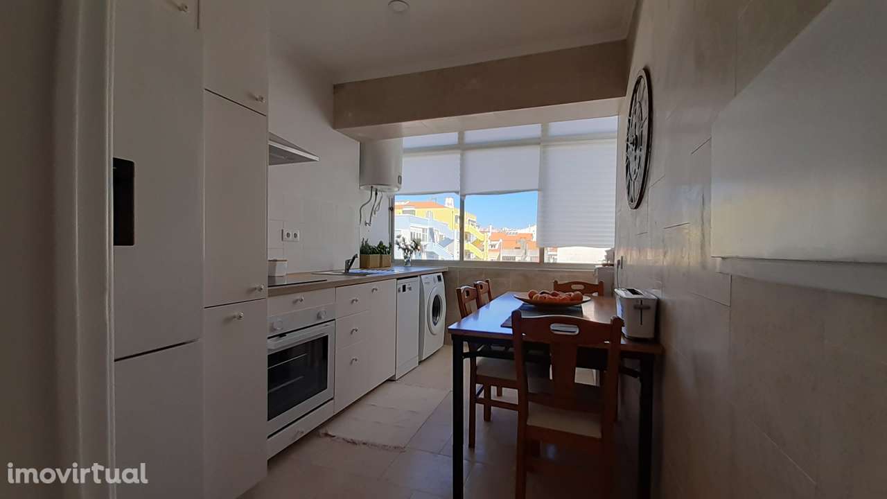 T1 + 1 totalmente remodelado com excelentes áreas no coração de Algés - Grande imagem: 4/21