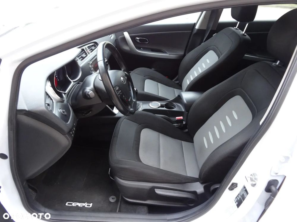 Kia Ceed 1.6 CRDi 128 Dream-Team Edition - 20