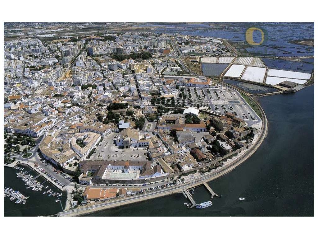 Lote para desenvolver construção para 12 fogos - Grande imagem: 2/3