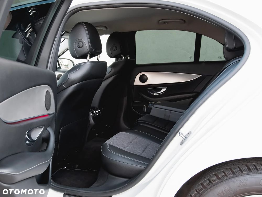 Mercedes-Benz Klasa E 200 d 9G-TRONIC - 37