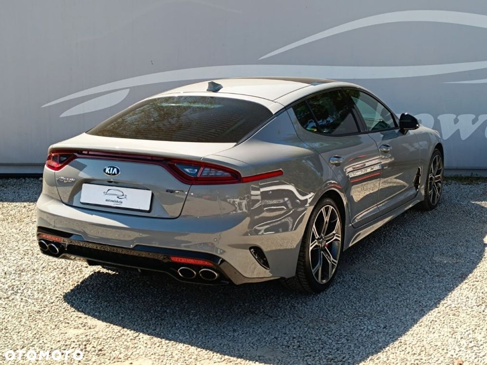 Kia Stinger - 14