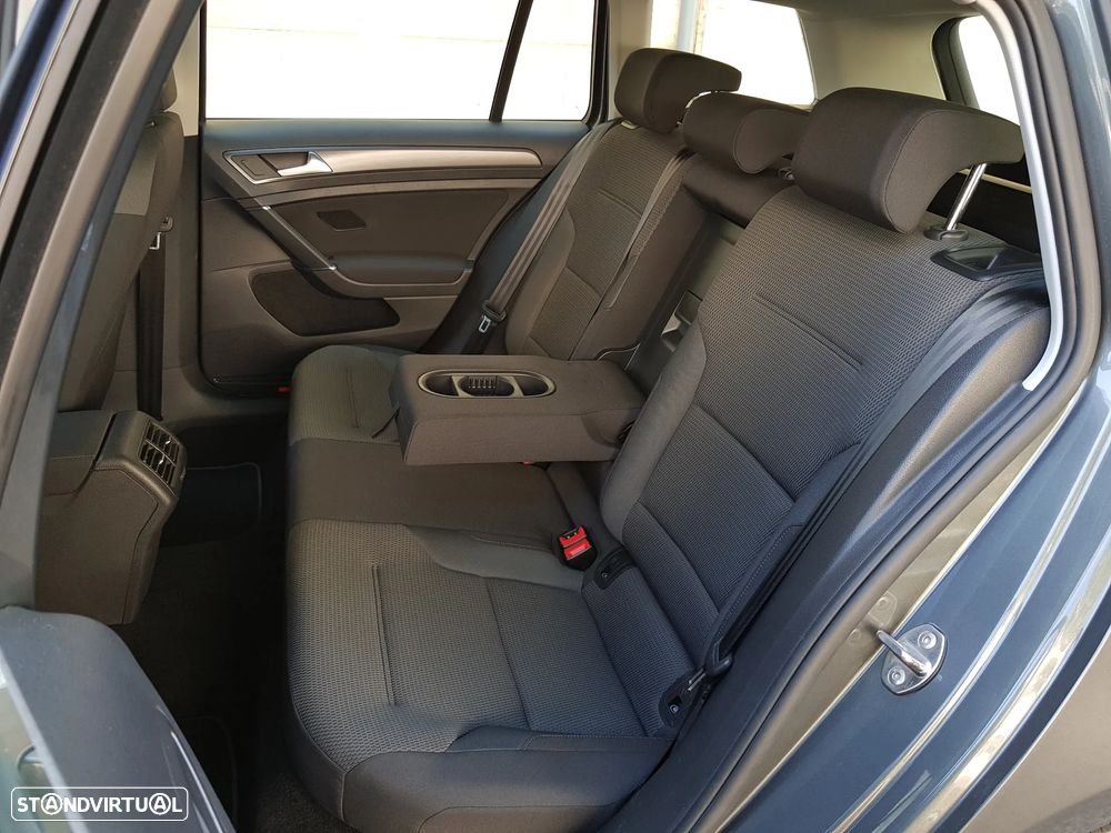 VW Golf Variant 1.6 TDi Confortline - 29