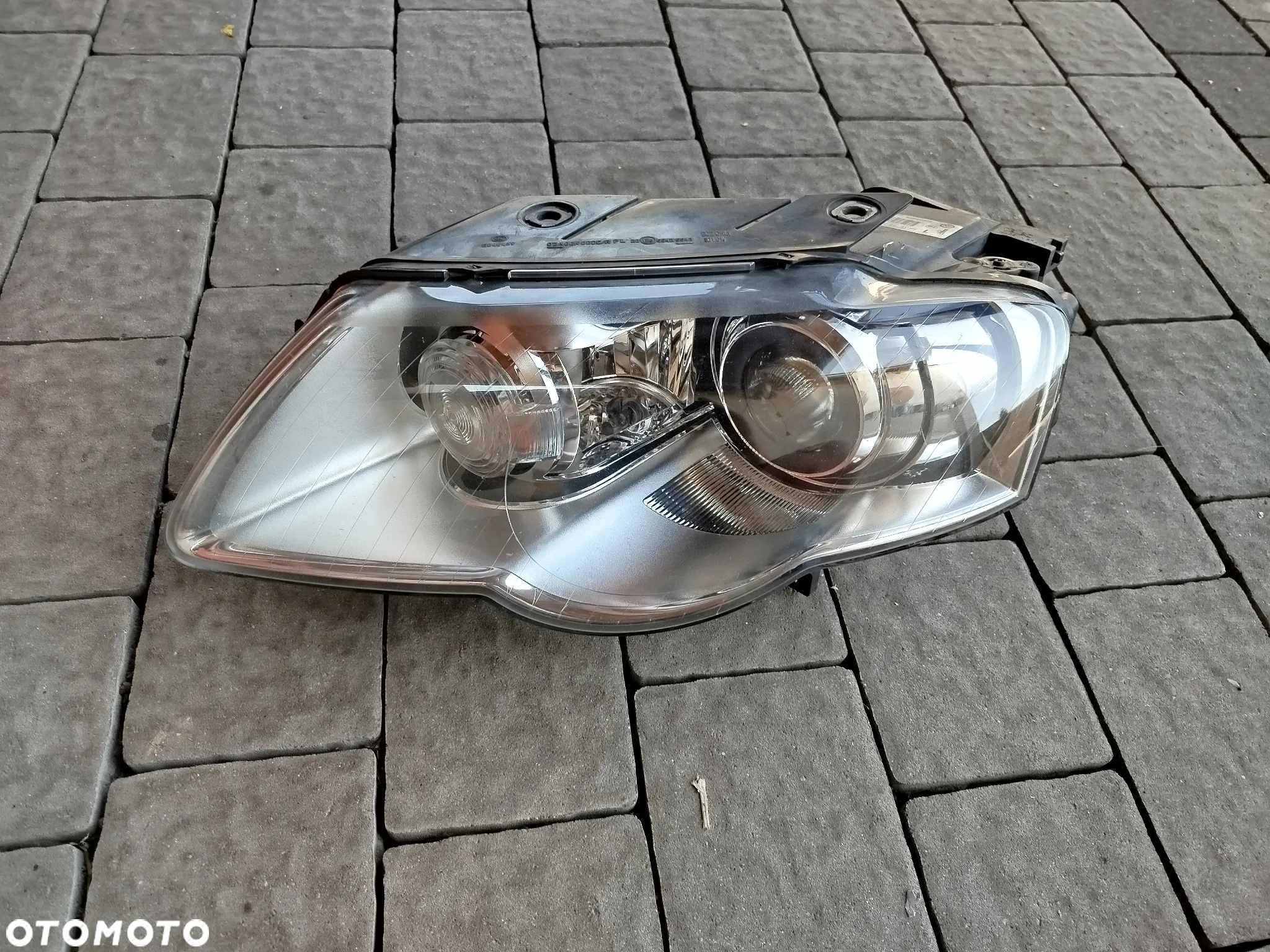 VW Passat B6 2.0 TDI CR pas przedni - 2