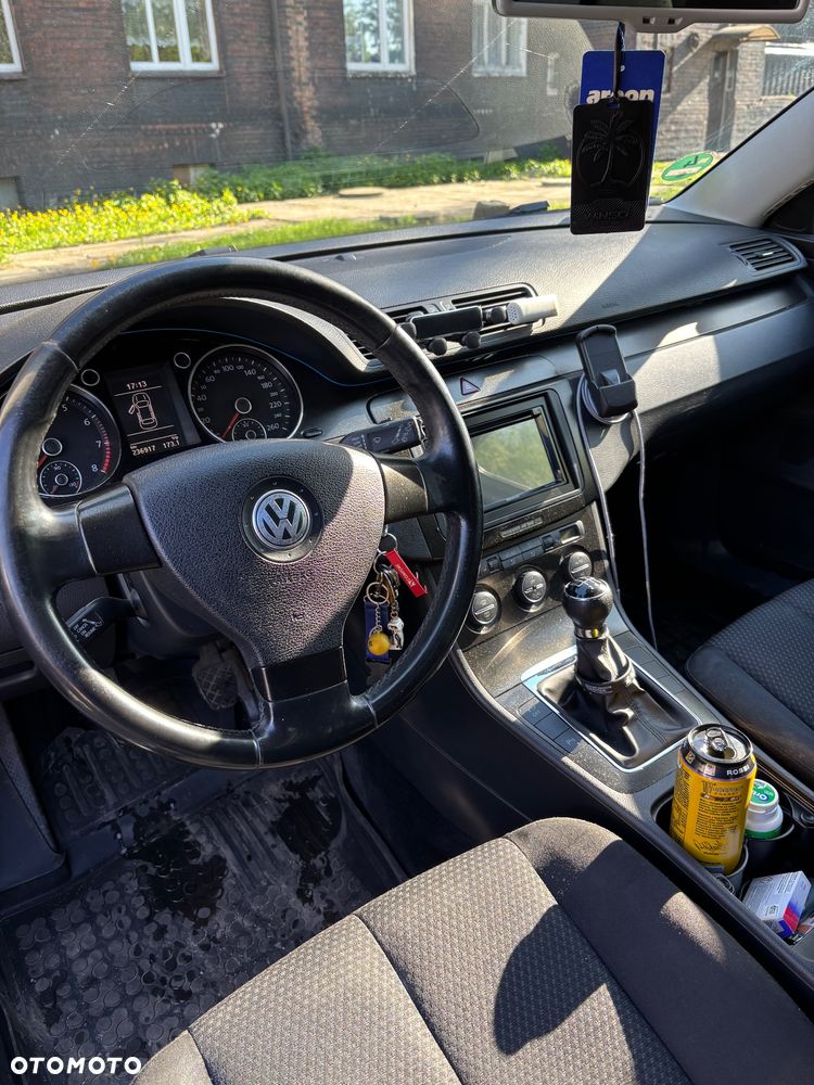 Volkswagen Passat 1.6 Comfortline Family - 8