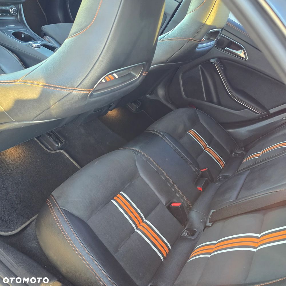 Mercedes-Benz CLA 250 4Matic 7G-DCT Orange Art Edition - 9
