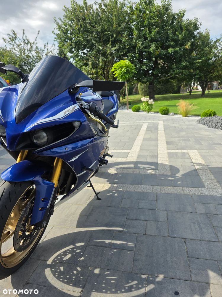Yamaha R1 - 4