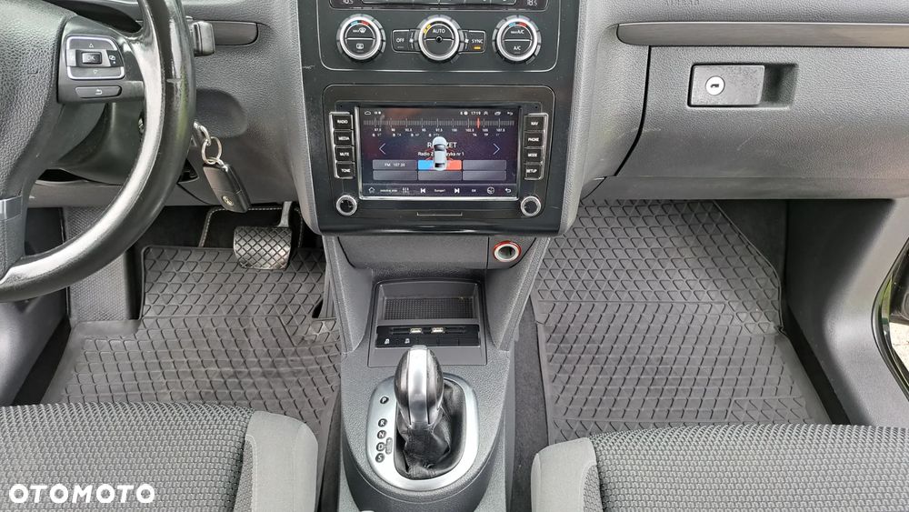Volkswagen Touran 2.0 TDI DPF DSG Highline - 9