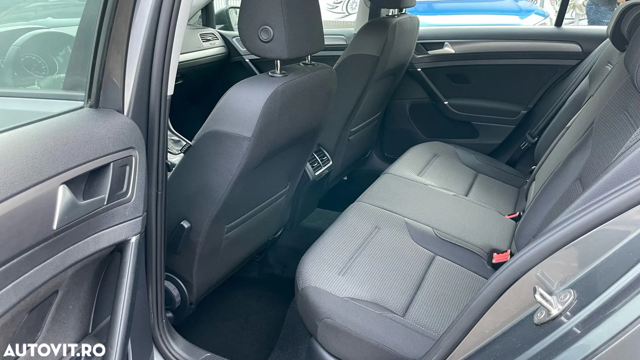 Volkswagen Golf - 30