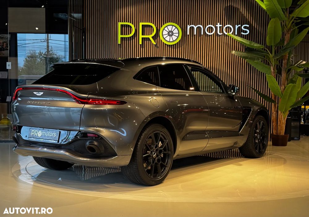 Aston Martin DBX - 5