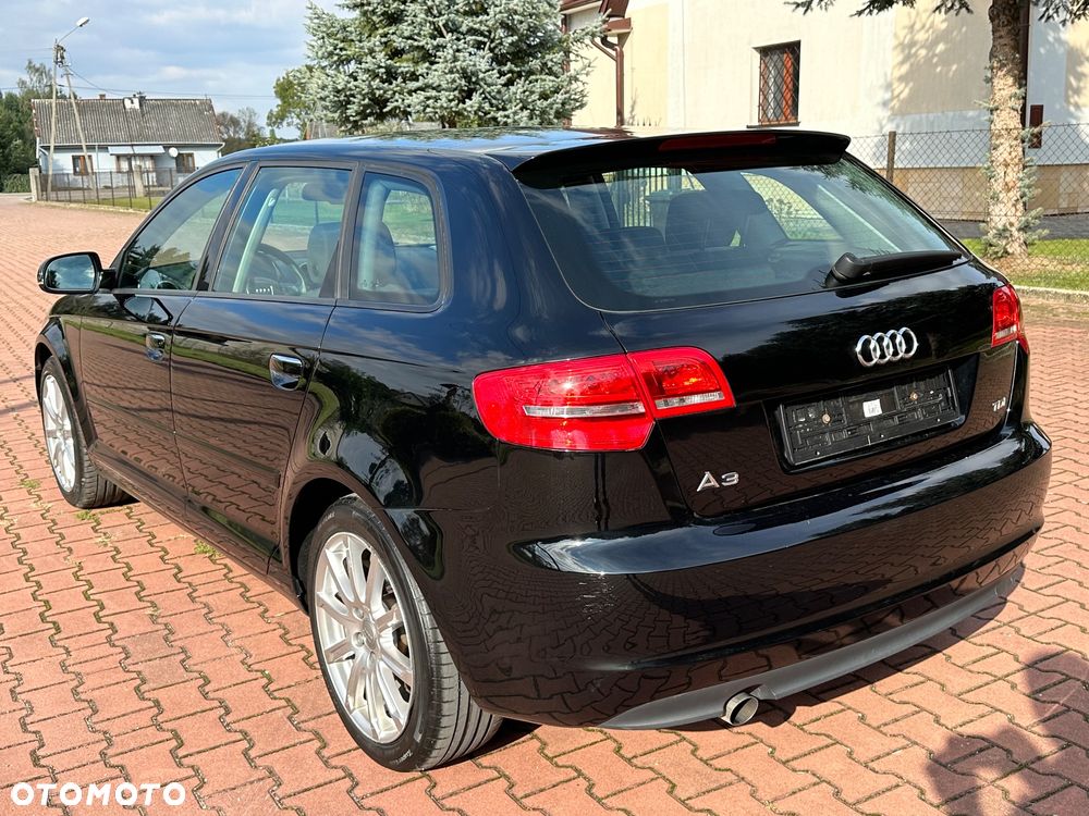 Audi A3 Sportback 1.6 TDI DPF Ambiente - 29