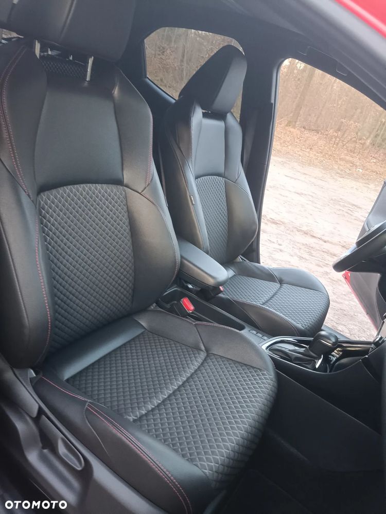 Toyota Yaris Hybrid 100 Premium - 33