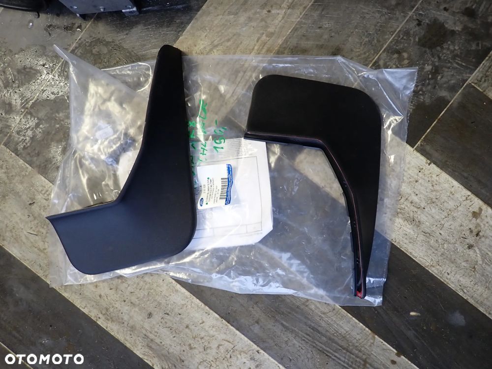 FORD FIESTA MK8 CHLAPACZE TYŁ AMH1BJ286A12AA - 1