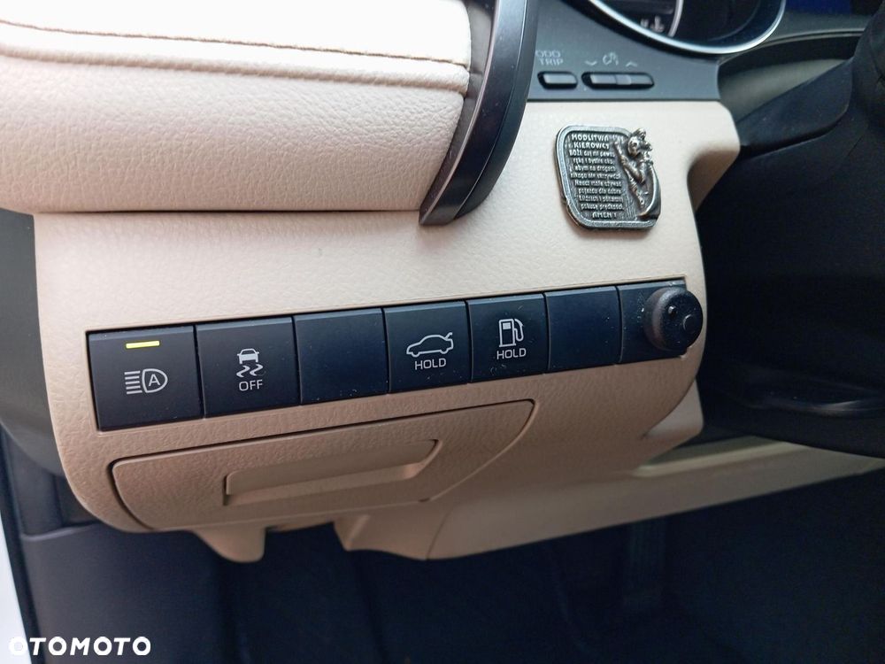 Toyota Camry 2.5 Hybrid Comfort CVT - 21
