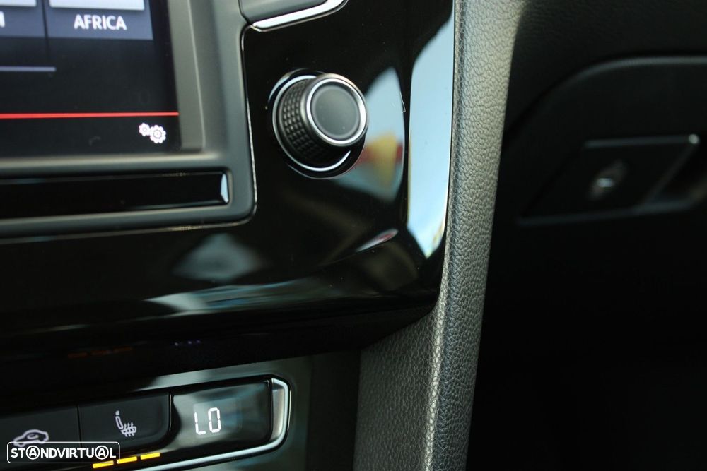 VW Passat Variant 2.0 TDi Highline DSG - 26